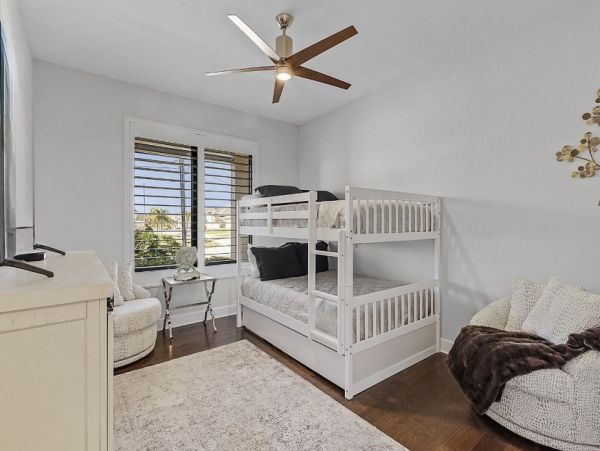 Luxurious Waterfront Retreat - 4 Bedroom Vacation Rental in Cape Coral